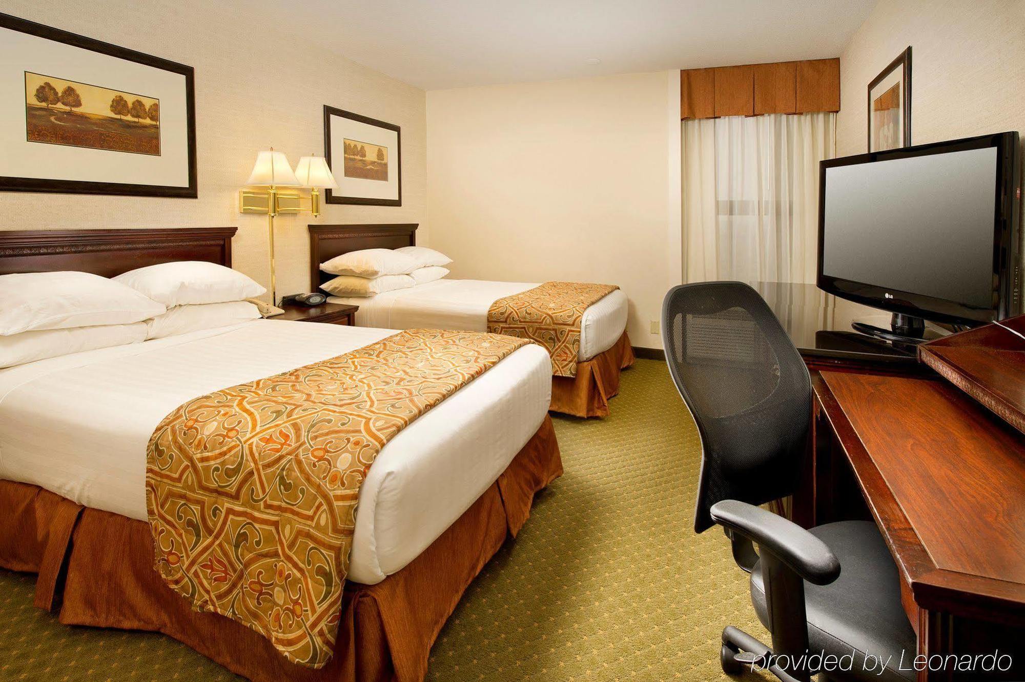 Drury Inn And Suites St Louis Collinsville Exterior photo